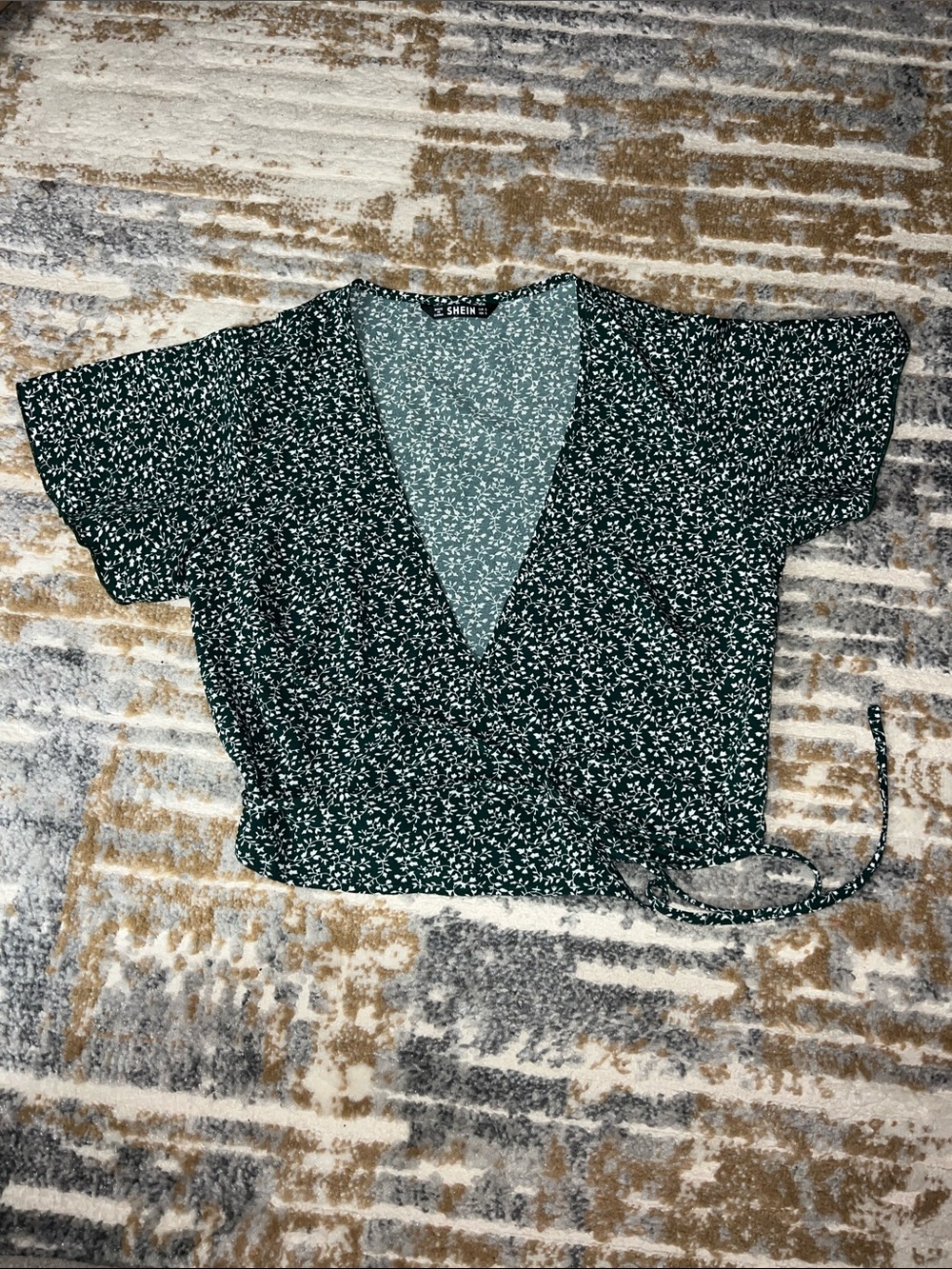 SHEIN Dark Green Ditsy Floral Wrap Crop Top
